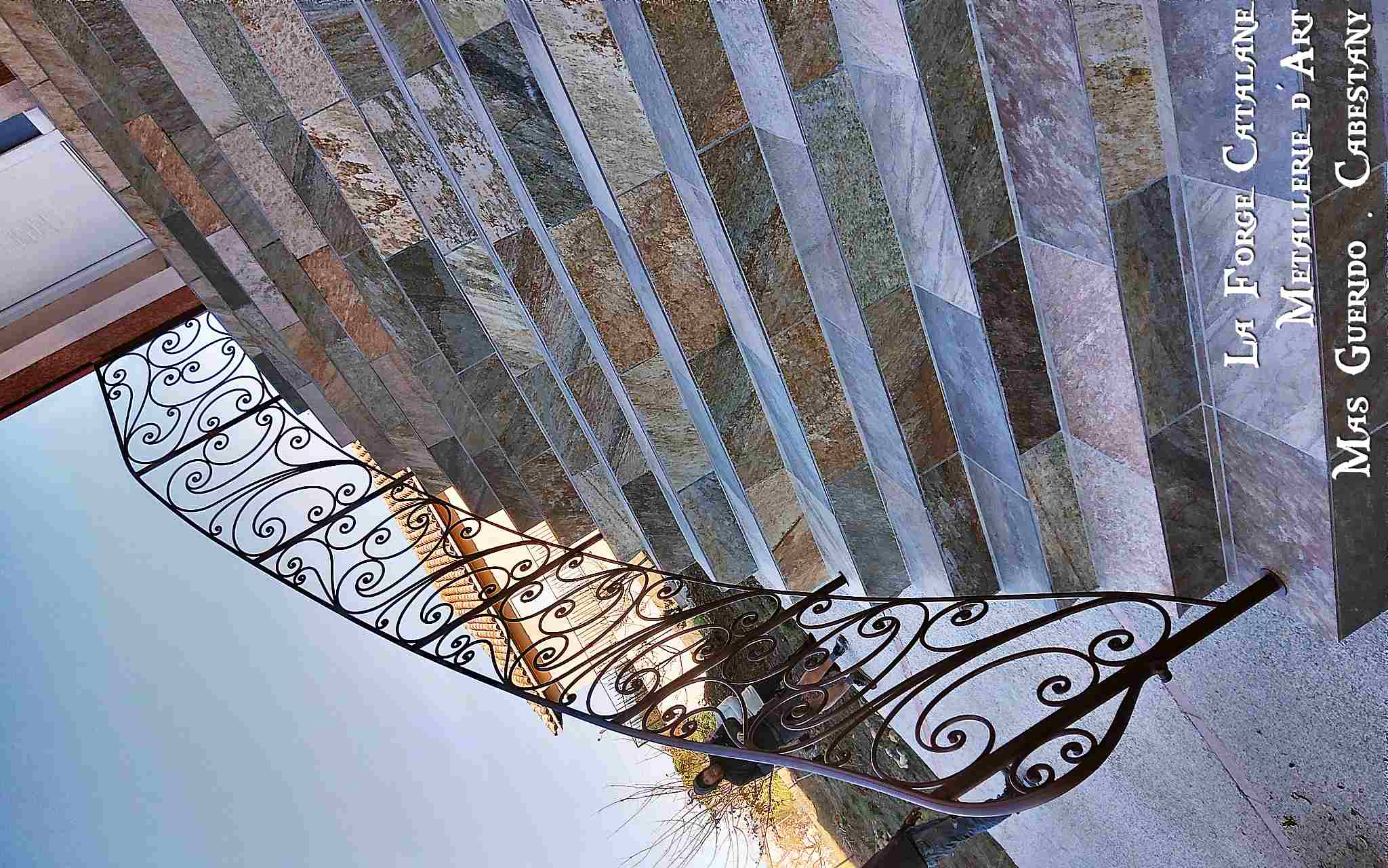 Rampant ouvrage remplissage volutes Forge Catalane.jpg